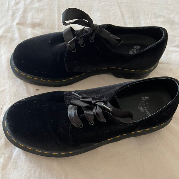 Like new! Velvet Dr. Martens - Picture 1 of 4